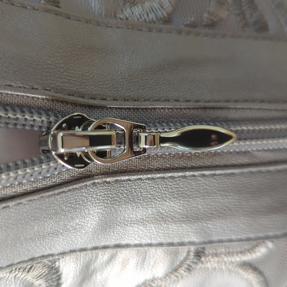 Colleen Lopez Best Dressed Silver Faux Leather And Mesh Jacket - Picture 6 of 16